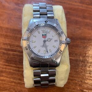 Tag Heuer Professional 2000 Wk1212 Watch Silver Round Date Quartz